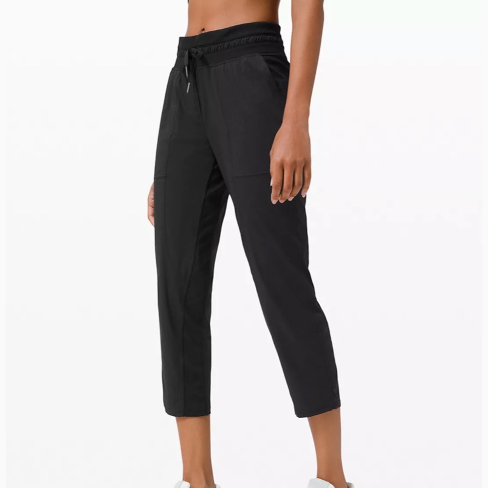 LULULEMON Dance Studio Joggers Mid-Rise Crop